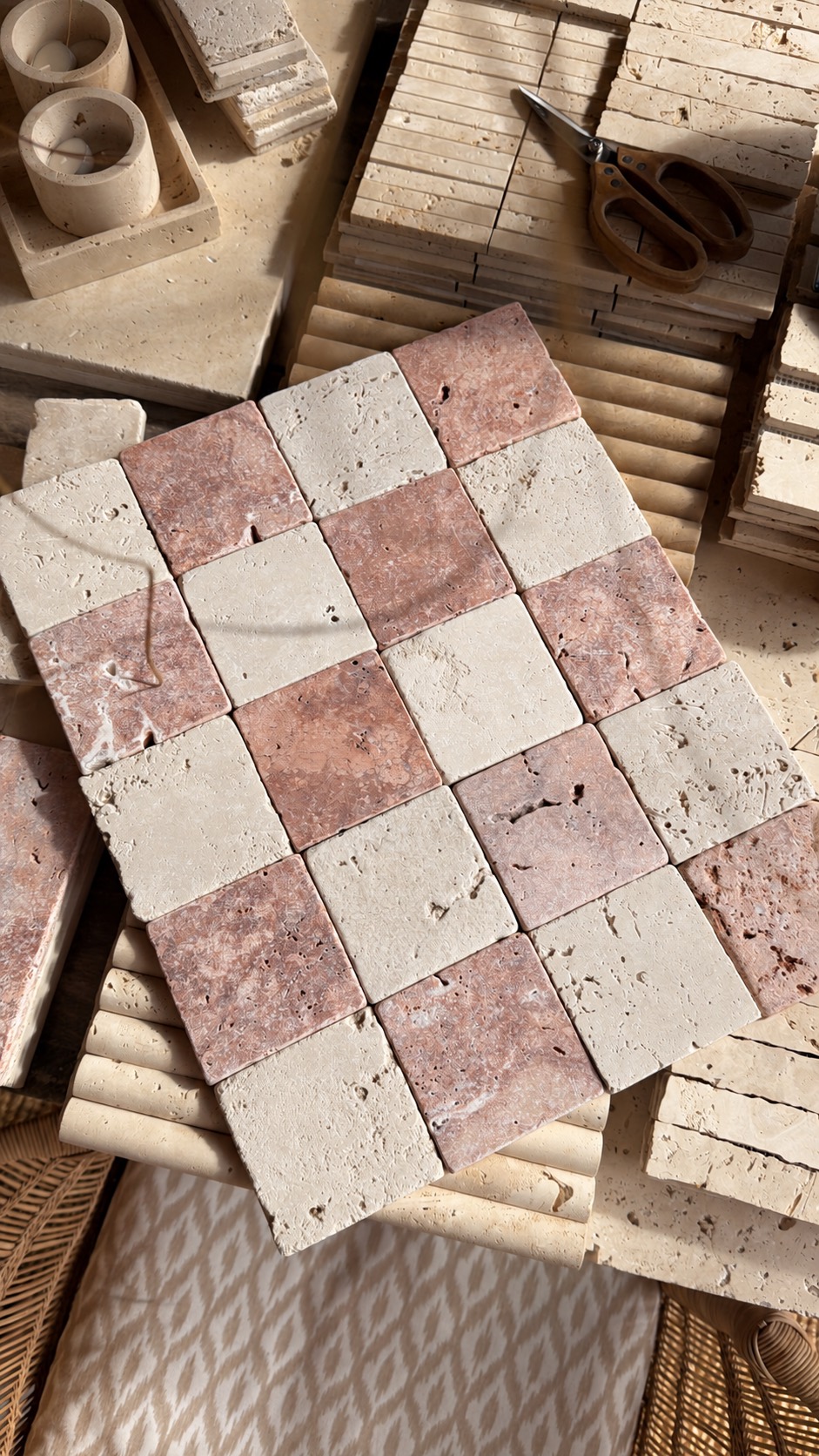 Travertin tegeltjes 10x10 roze